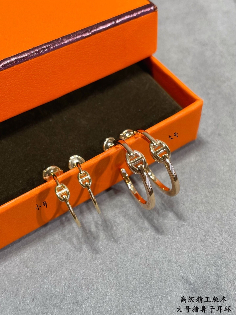 H**me5 necklaces